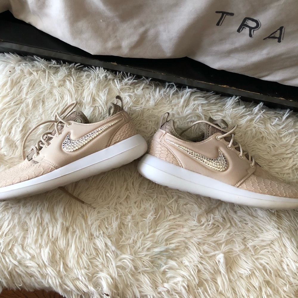 💎Swarovski 💎 Nike tennis shoes